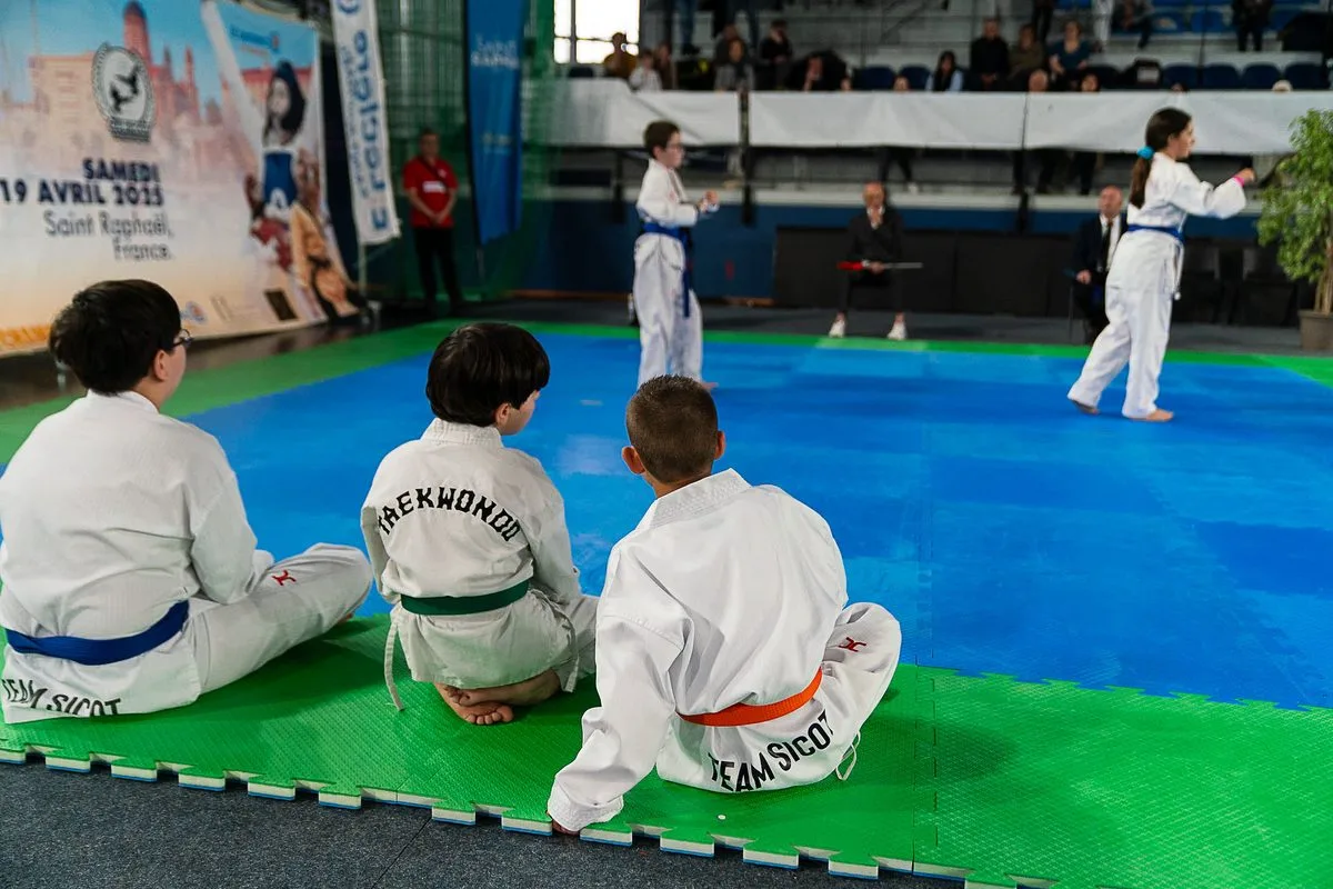 © Lawrence Banahan — Poomsae Trois Filles
